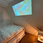 Hongdae 10Mins, Hapjeong 5Mins, Airportbus 5Mins, Largo House Seoul- Foreigner Only