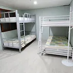 Ara House싱글