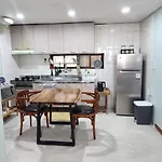 Ara House싱글