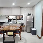 Ara House싱글