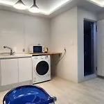 C5 White Linen House