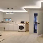 C5 White Linen House