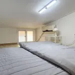 C5 White Linen House