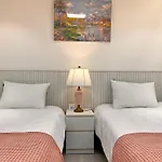 Comma 1 - Cozy Semi Basement