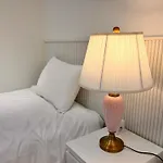 Comma 1 - Cozy Semi Basement