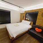 Bias K-Girl Guesthouse - Women Only