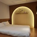 Huga Inn