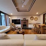 A Comfortable Detached House In The Heart Of The City