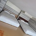 Hongdae Guesthouse2 1Min From Hongik Uni Station Exit #1