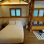 Maison Sunlit