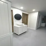 New Jins House - 5Mins To Myeongdong Station, 3 Rooms, Big Living Rooms