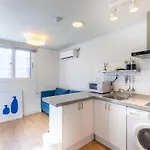 Modern House Across From Sinsa Garosu-Gil, Internet Tv, Parking Available