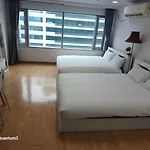 Hongdae Guesthouse3 1Min From Hongik Uni Station Exit #1