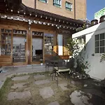 Vine Hanok Guesthouse