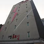 Crossing Hotel