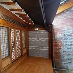 Sophia Hanok Guesthouse