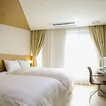 Hotel Khan
