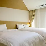 Hotel Khan