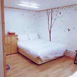 Iu Guest House Myeongdong