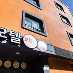 Orange Motel