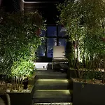 9 Brick Hotel