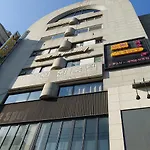 I-One Guesthouse In Hongdae, 아이원 원룸텔