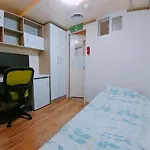 I-One Guesthouse In Hongdae, 아이원 원룸텔