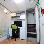 I-One Guesthouse In Hongdae, 아이원 원룸텔