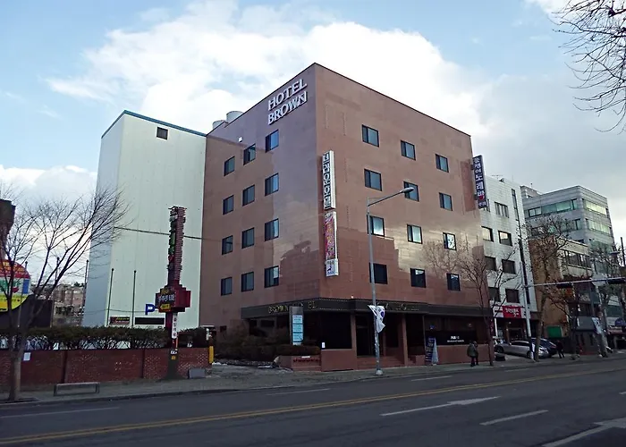 Brown Tourist Hotel