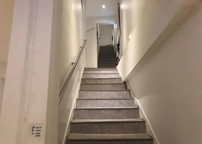 Chris Hostel