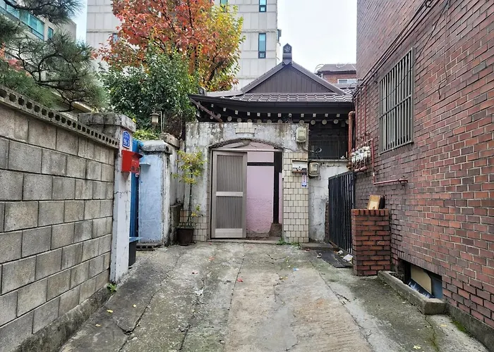 Bluebird Guesthouse - Foreign Only