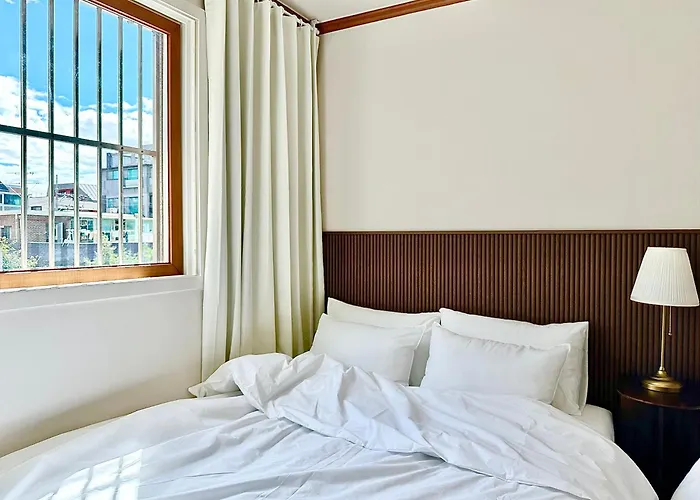 New, 3Min To Hapjeong St, Airport Bus Stop, 10Min To Hongdae & Mangwon Market, Han River Park, 2Br 2Qb Full Of Sunshine, Hotel Bedding, City Nature