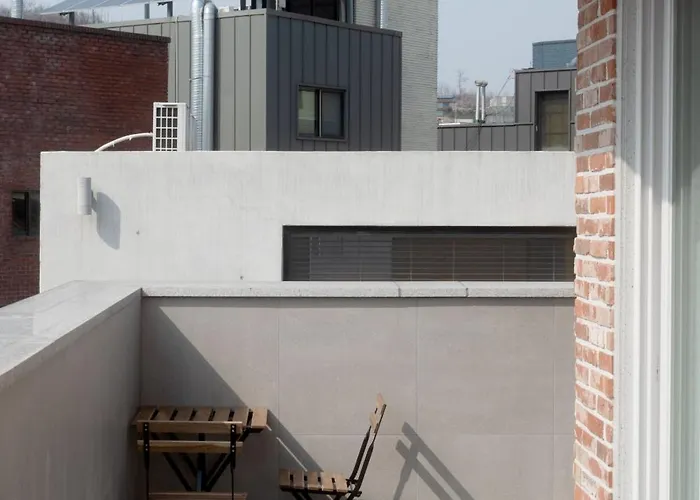 Terrace Craftsman\'S House 401