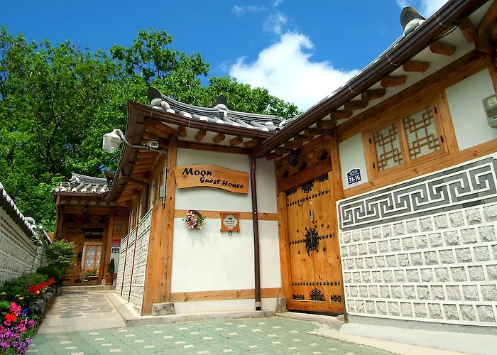 Moon Guesthouse