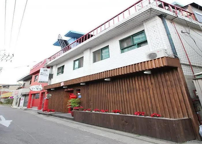 Naru House