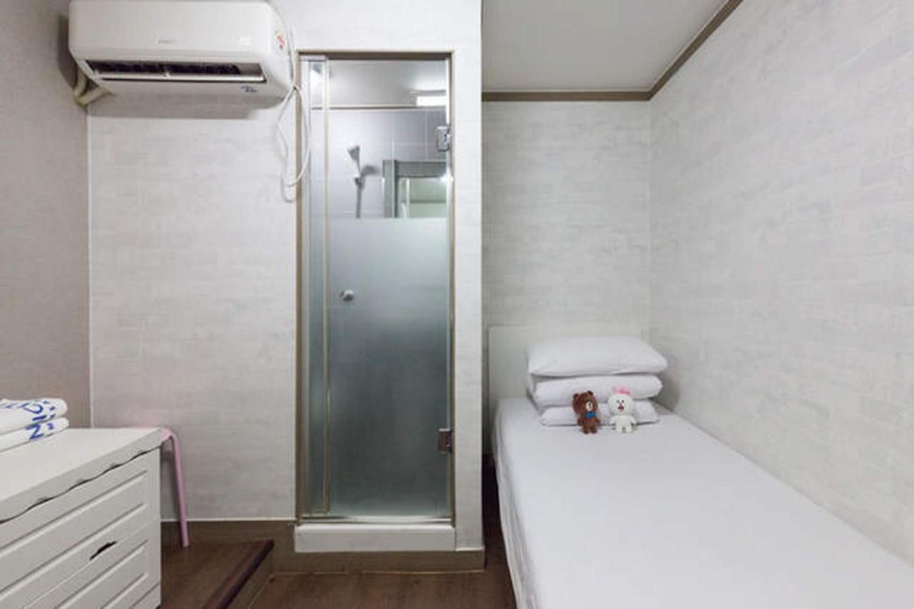 Casa de hóspedes Red Panda Myeongdong 2*