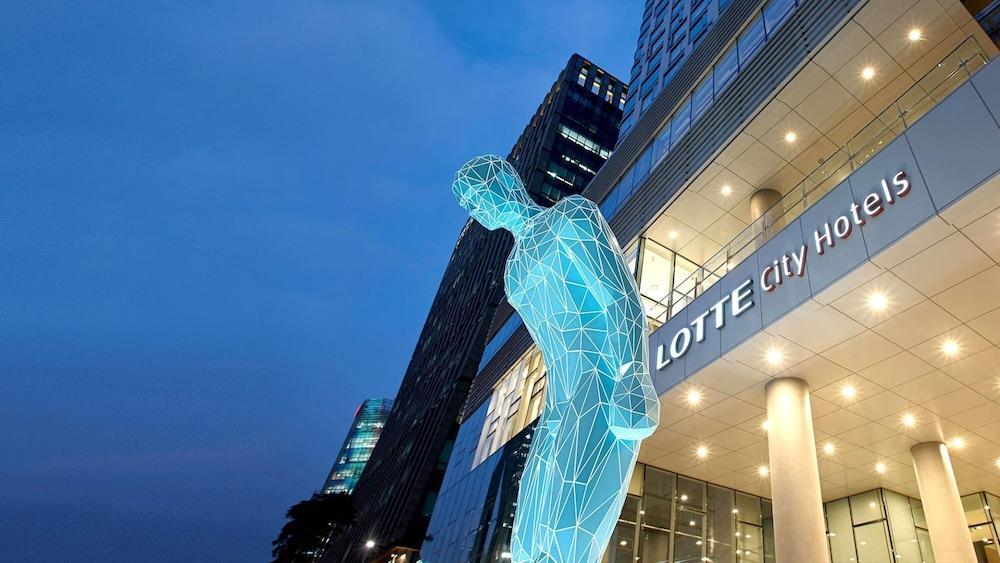Lotte Myeongdong Hotel 4*