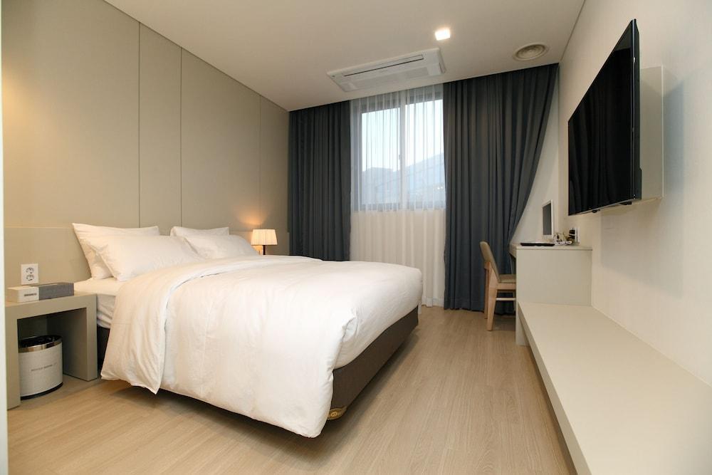 Bricks Hotel 3*