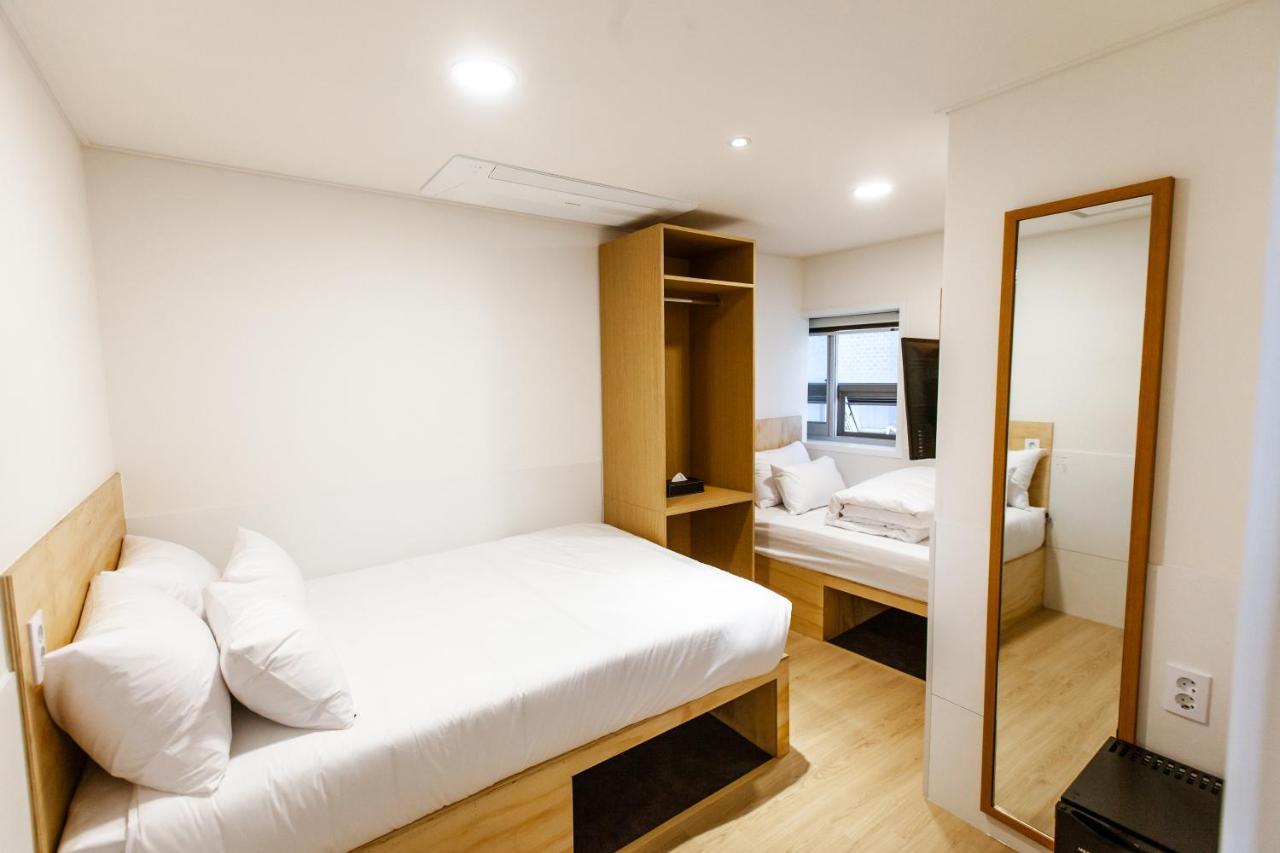 Hostel Step Myeongdong 1 *