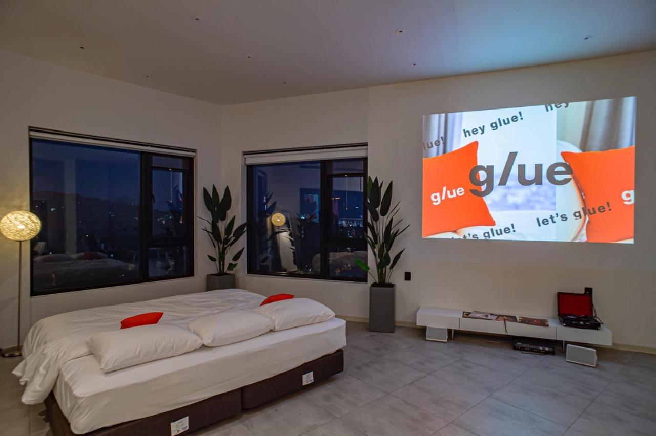 Glue Hotel