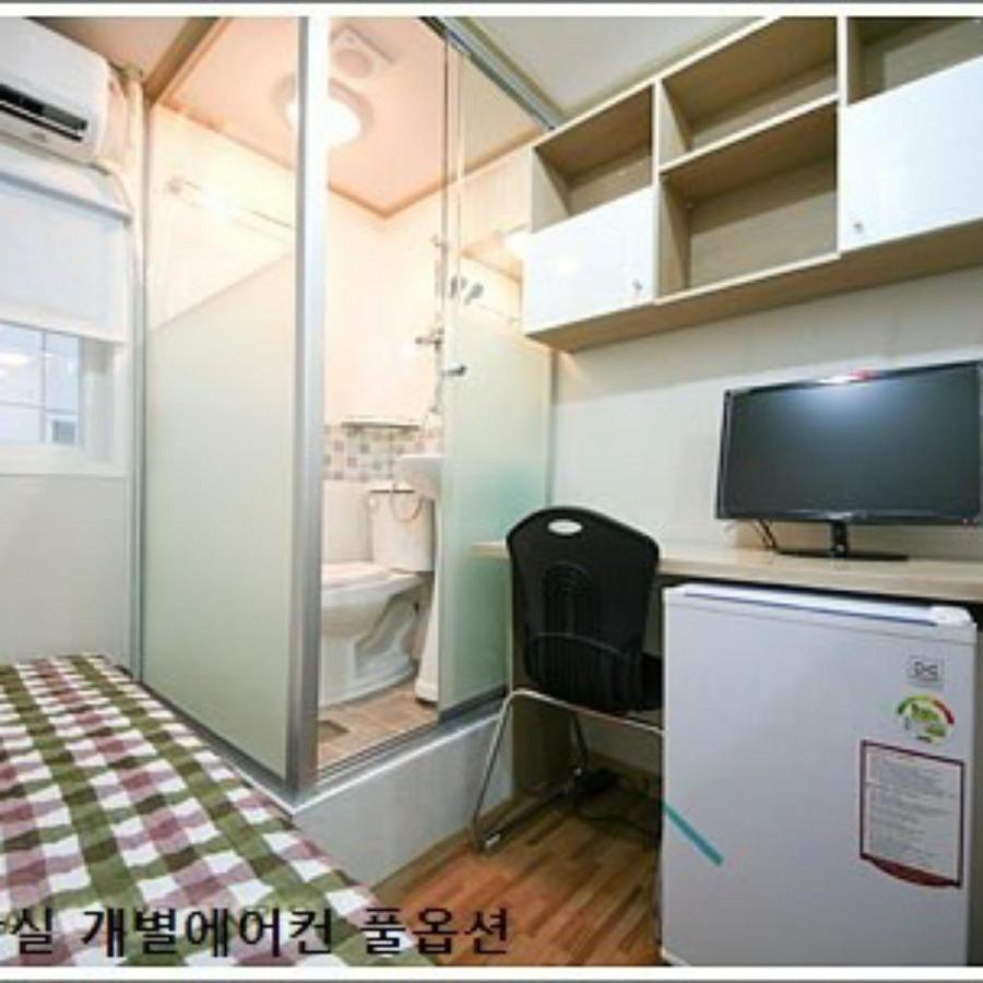 Happy House Hostel