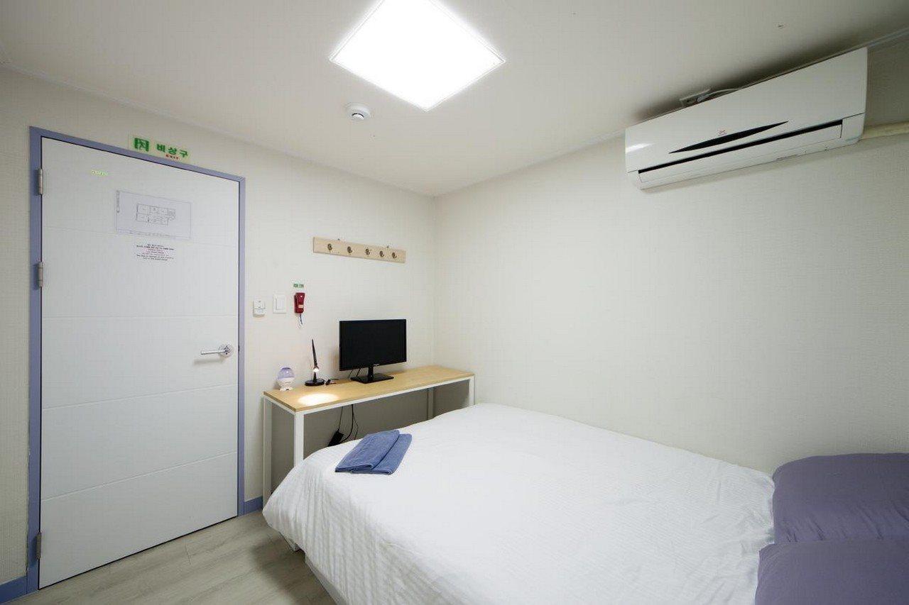 Leo Hongdae Hotel