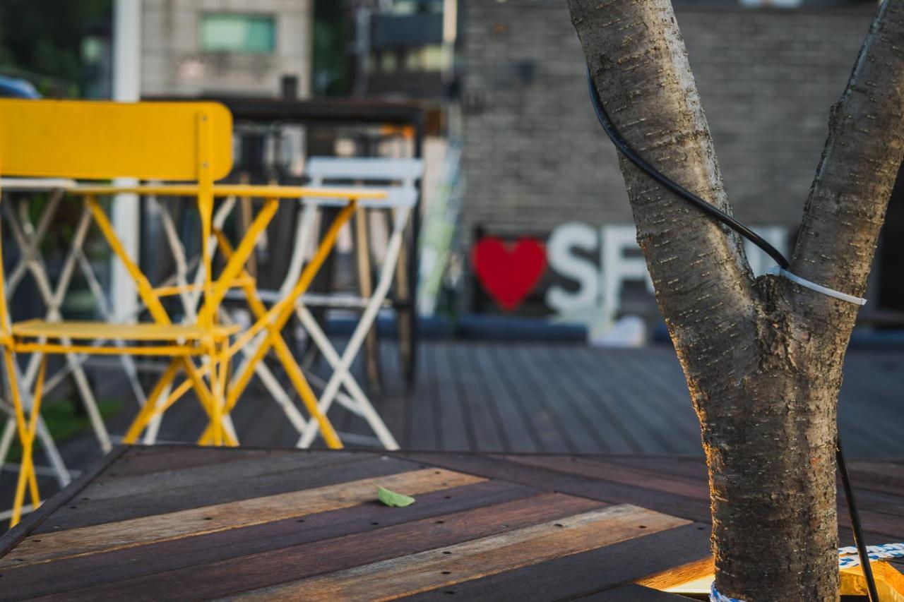 Guest house Myeongdong Artmonstay 2*