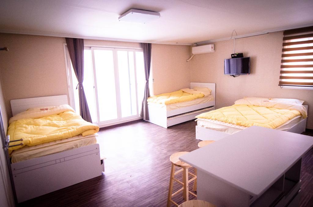 Yakorea Hongdae Hostel *