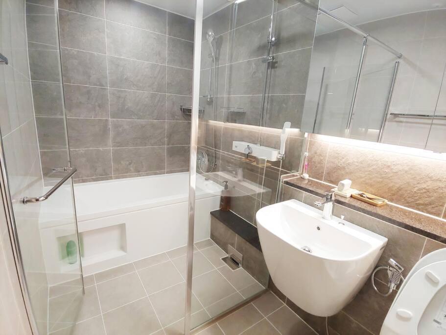 Luxury 4 Bed House Apartment Seoul