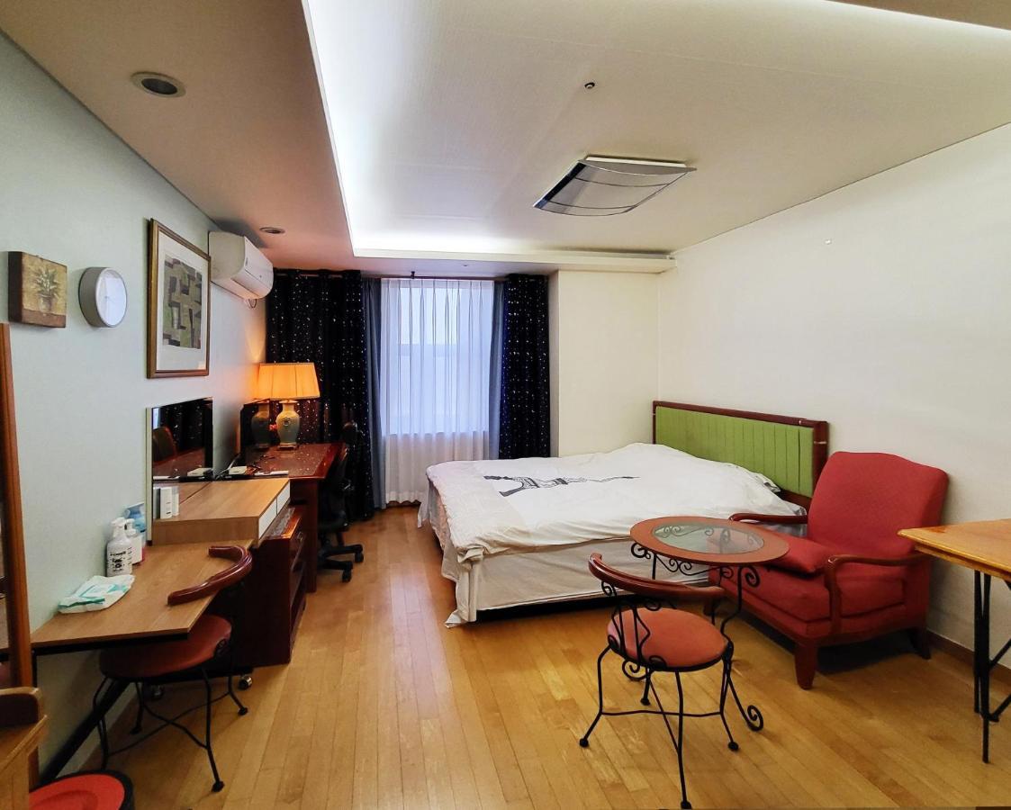 Khan Apartment Seoul