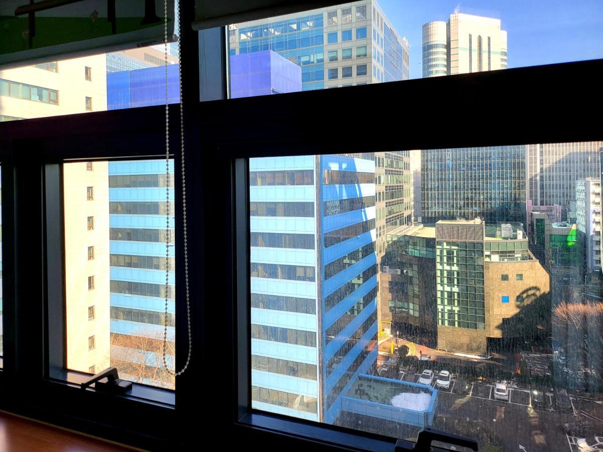 Khan * Seoul