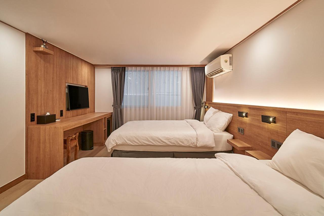 Guest house Monday Cracker Hongdae