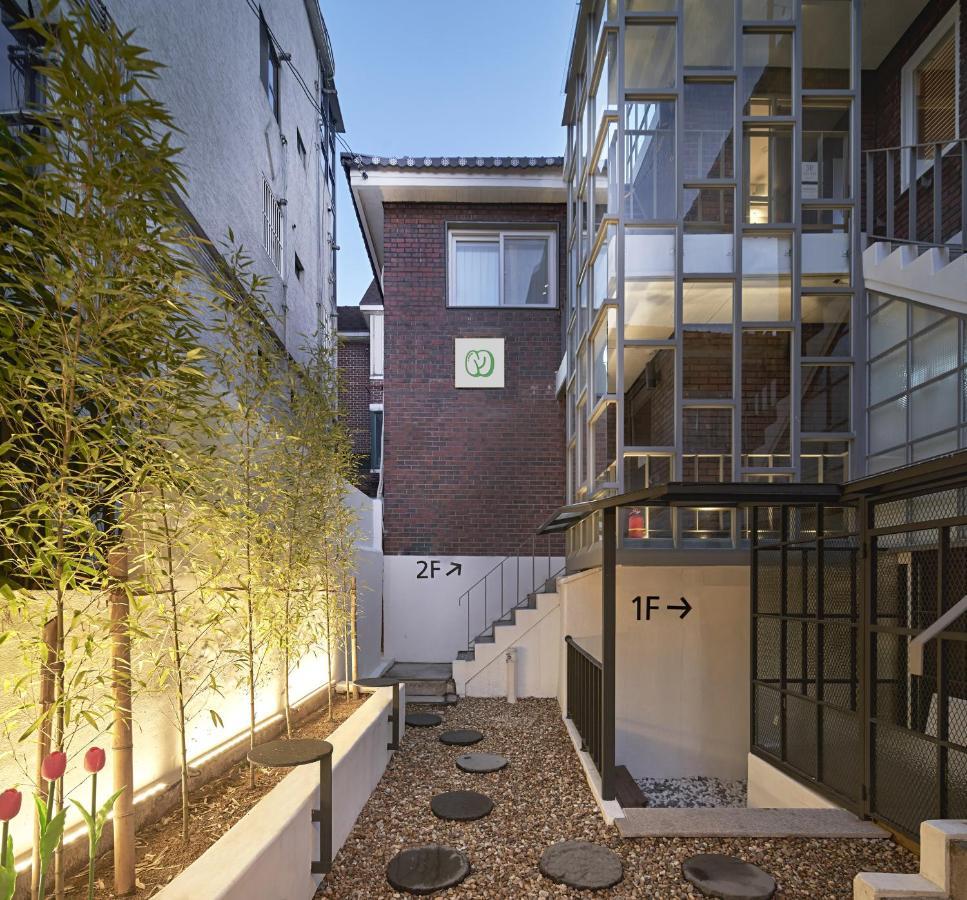 Monday Cracker Hongdae Guest house