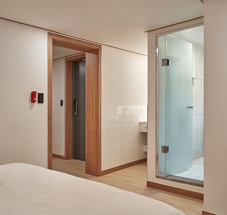 Guest house Monday Cracker Hongdae